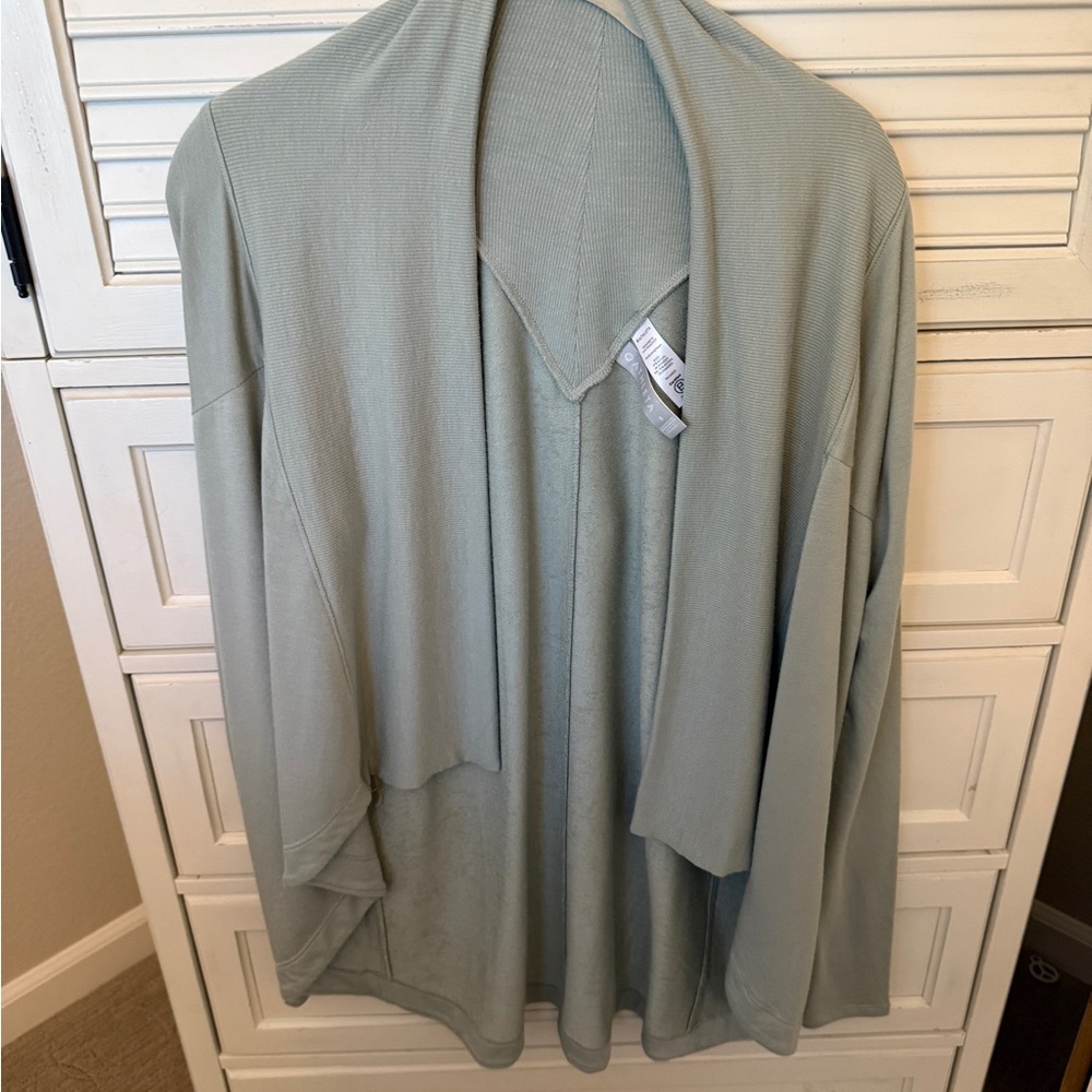 Like-New Athleta Nirvana Wear Two Ways Wrap Opal Green Small - Picture 6 of 7